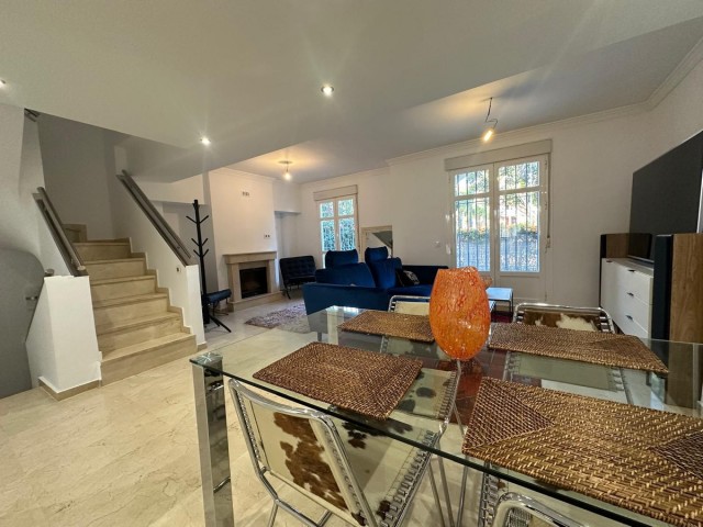 5 Bedrooms Townhouse in Marbella