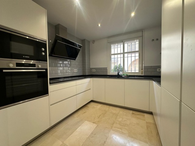 5 Bedrooms Townhouse in Marbella
