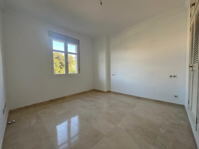 5 Bedrooms Townhouse in Marbella