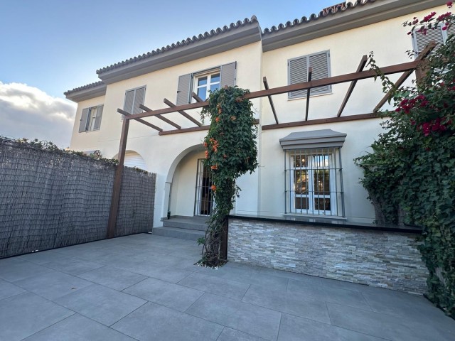 5 Bedrooms Townhouse in Marbella