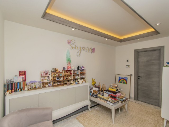 4 Bedrooms Apartment in Sierra Blanca