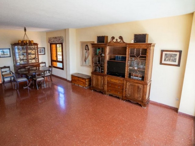 Apartamento con 4 Dormitorios  en Málaga Centro