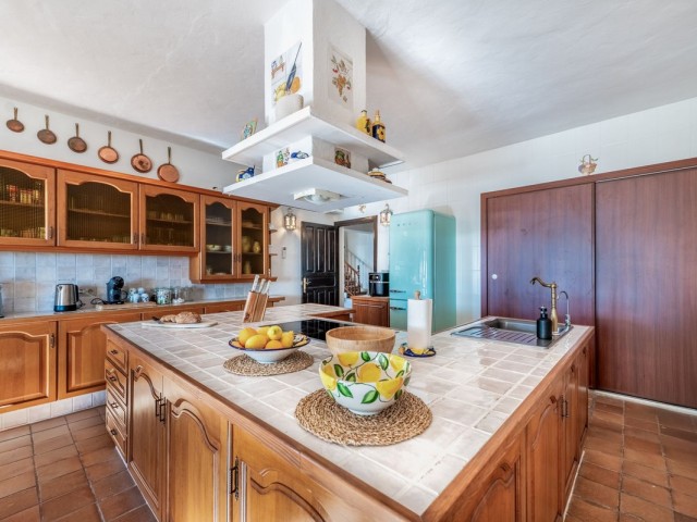 Villa con 4 Dormitorios  en Valtocado
