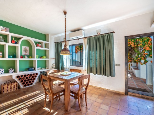 Villa con 4 Dormitorios  en Valtocado