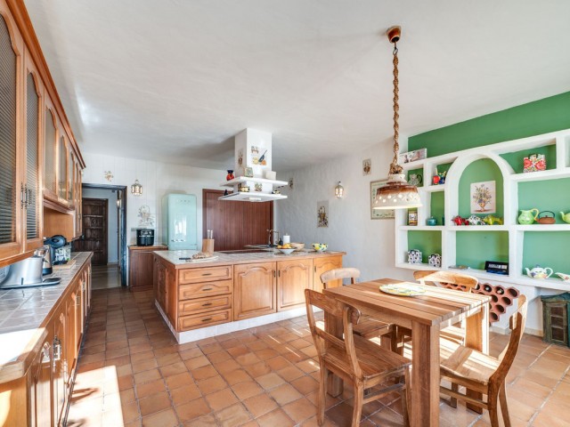 Villa con 4 Dormitorios  en Valtocado