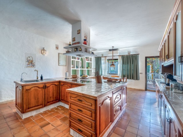 Villa con 4 Dormitorios  en Valtocado