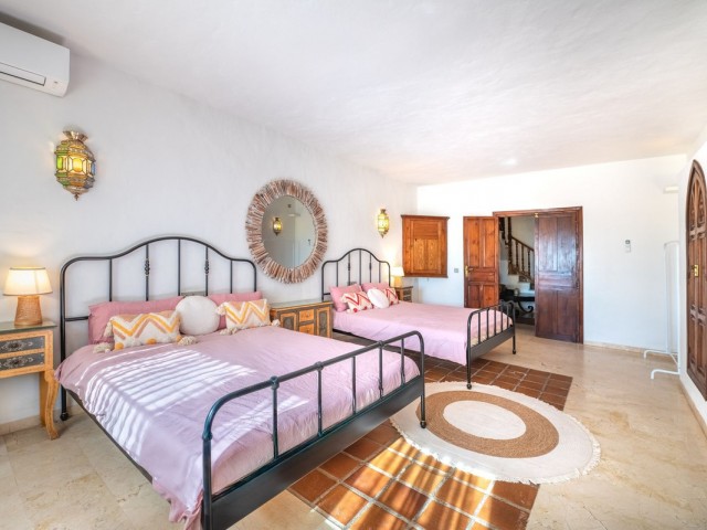 Villa con 4 Dormitorios  en Valtocado