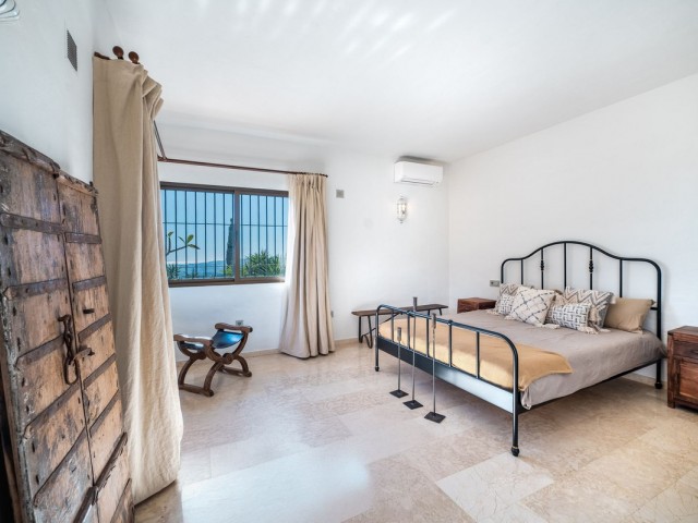 Villa con 4 Dormitorios  en Valtocado