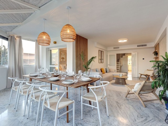 Penthouse avec 4 Chambres  à Bahía de Marbella