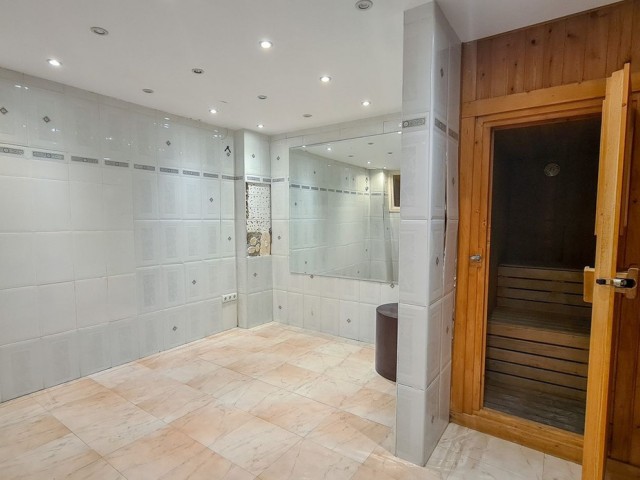 Villa con 9 Dormitorios  en Cabopino