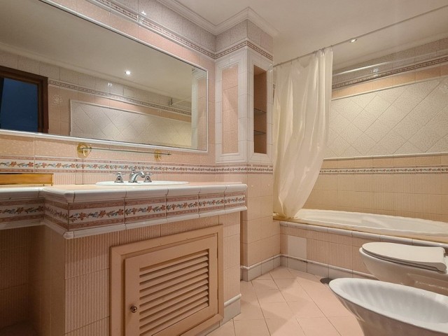 9 Bedrooms Villa in Cabopino