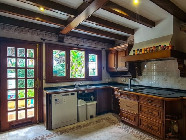 9 Bedrooms Villa in Cabopino