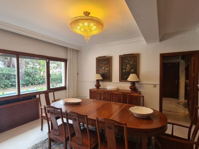 9 Bedrooms Villa in Cabopino