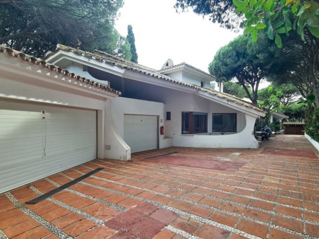 9 Bedrooms Villa in Cabopino