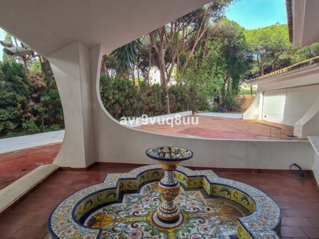 9 Bedrooms Villa in Cabopino