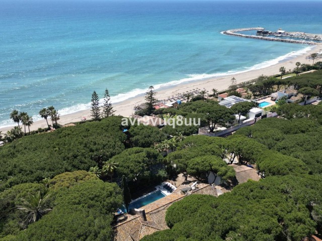 9 Bedrooms Villa in Cabopino