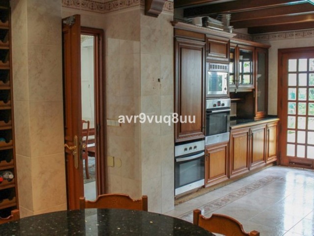 9 Bedrooms Villa in Cabopino