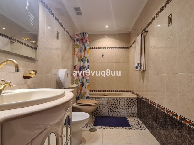 9 Bedrooms Villa in Cabopino