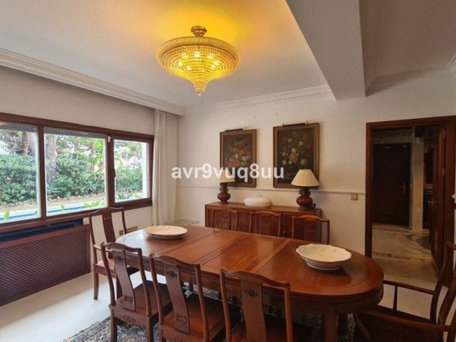 9 Bedrooms Villa in Cabopino