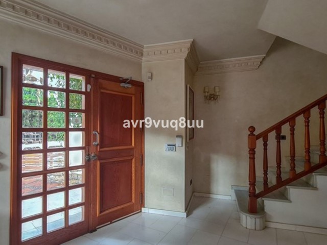 9 Bedrooms Villa in Cabopino