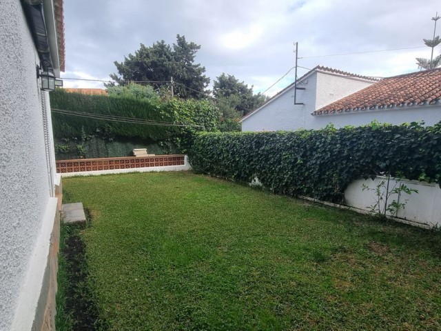 Villa con 3 Dormitorios  en San Luis de Sabinillas