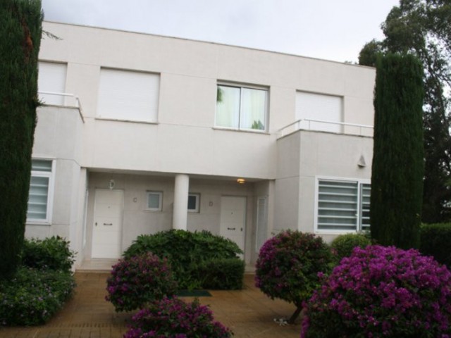 Maison mitoyenne avec 3 Chambres  à Estepona