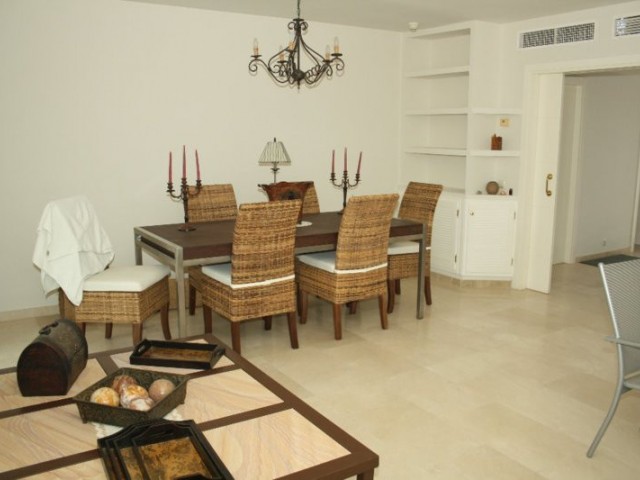 Maison mitoyenne avec 3 Chambres  à Estepona