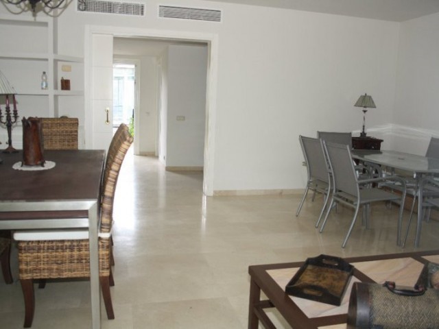 Maison mitoyenne avec 3 Chambres  à Estepona