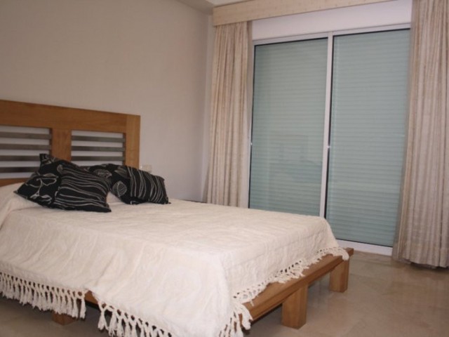 Maison mitoyenne avec 3 Chambres  à Estepona