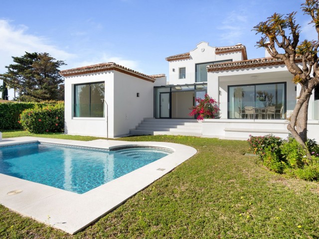 4 Soveroms Villa i Elviria