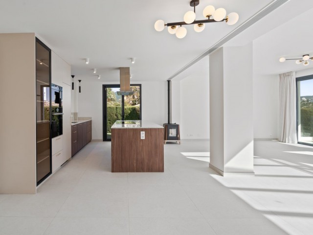 4 Soveroms Villa i Elviria