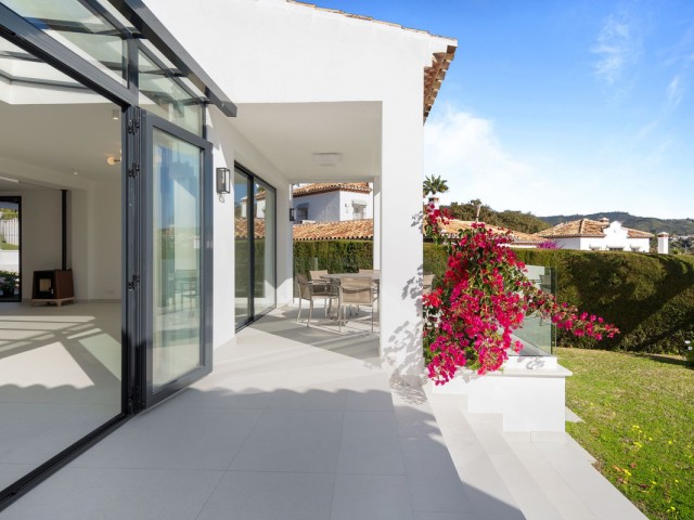 4 Bedrooms Villa in Elviria