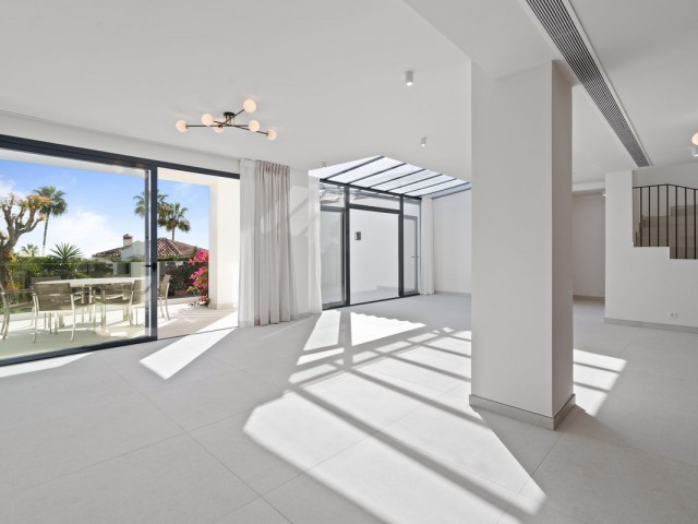 4 Bedrooms Villa in Elviria