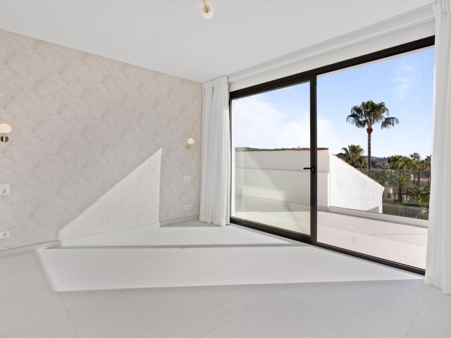 4 Bedrooms Villa in Elviria