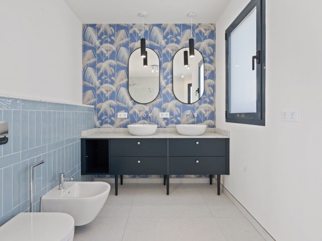 4 Bedrooms Villa in Elviria