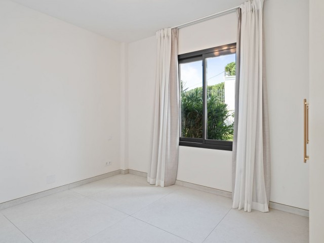 4 Bedrooms Villa in Elviria