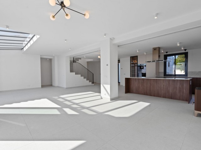 Villa avec 4 Chambres  à Elviria