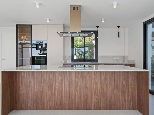 Villa avec 4 Chambres  à Elviria