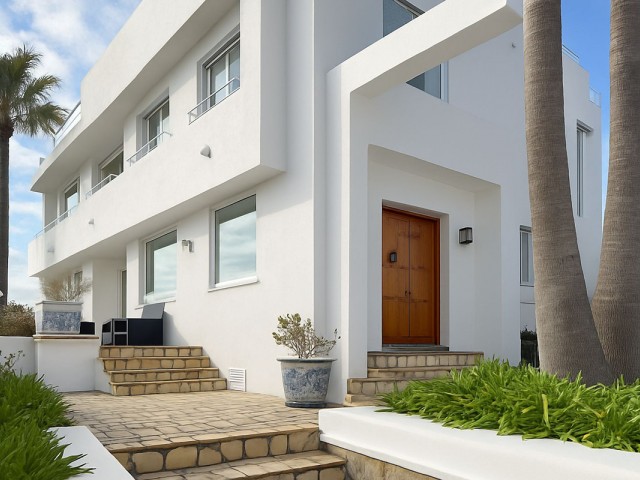 Villa con 4 Dormitorios  en La Capellania