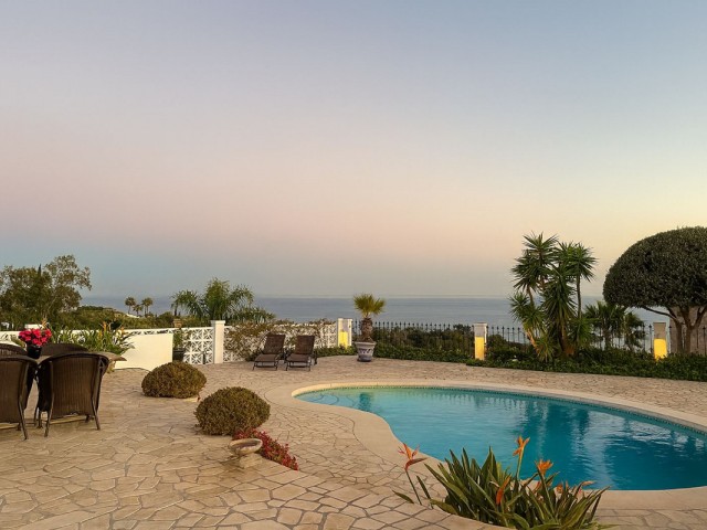 Villa con 4 Dormitorios  en La Capellania