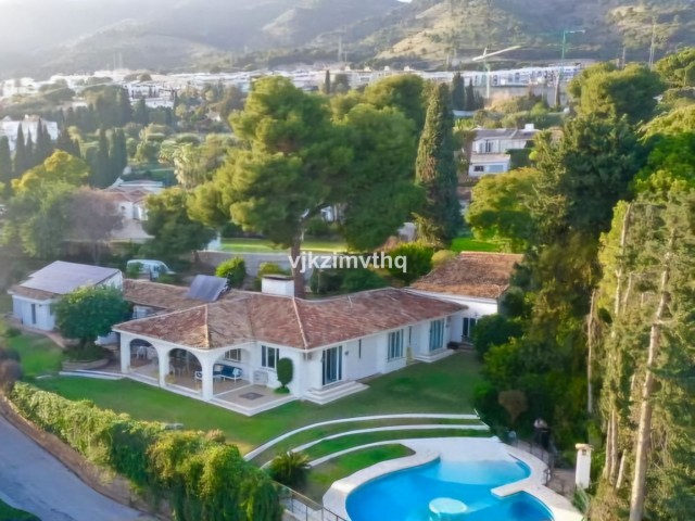Villa con 6 Dormitorios  en Benalmadena Pueblo