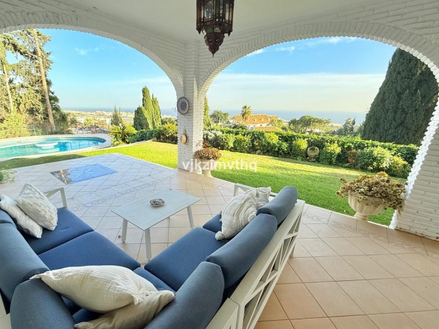 Villa con 6 Dormitorios  en Benalmadena Pueblo