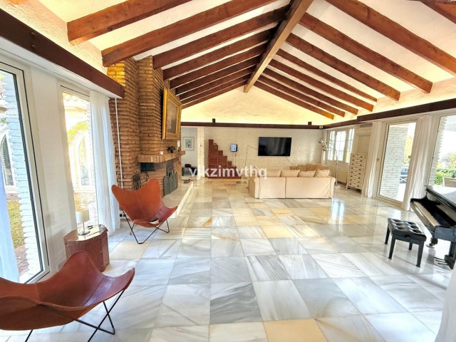 Villa con 6 Dormitorios  en Benalmadena Pueblo