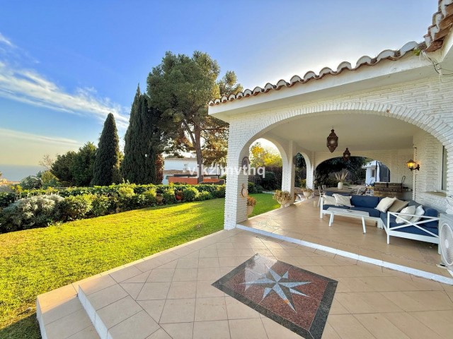 Villa con 6 Dormitorios  en Benalmadena Pueblo