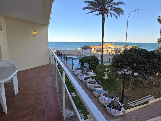 Apartamento con 2 Dormitorios  en La Carihuela