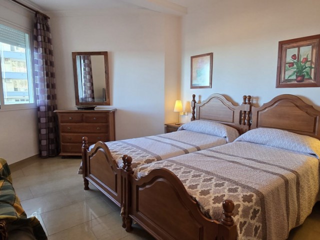 Apartamento con 2 Dormitorios  en La Carihuela