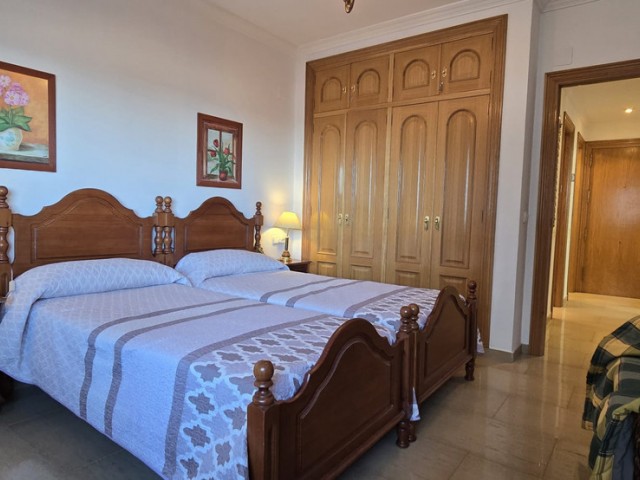 Apartamento con 2 Dormitorios  en La Carihuela