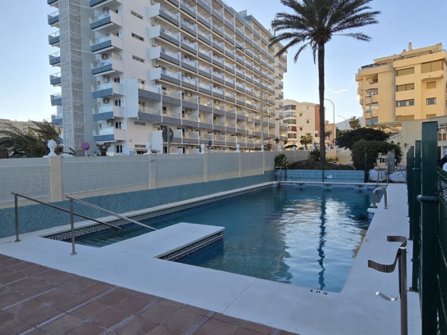 Apartamento con 2 Dormitorios  en La Carihuela