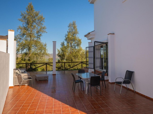 Maison mitoyenne avec 4 Chambres  à Alhaurín de la Torre