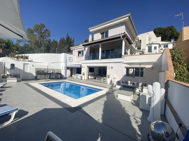 Villa con 5 Dormitorios  en Torremolinos